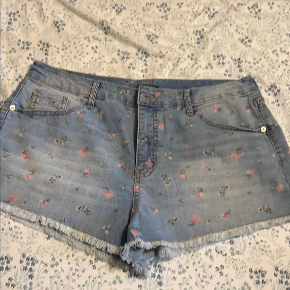 Flowered shorts.